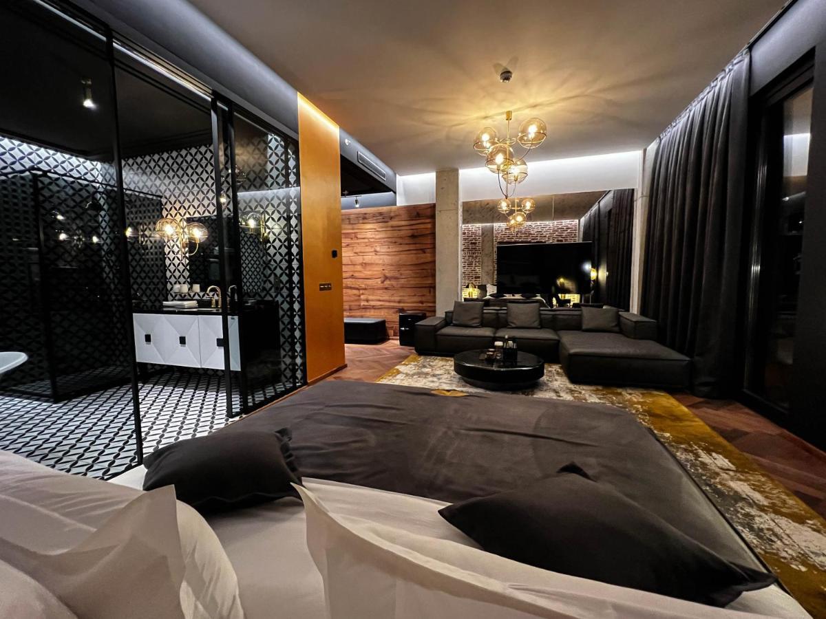 Mandarin Club House Hotel Batumi Exterior photo