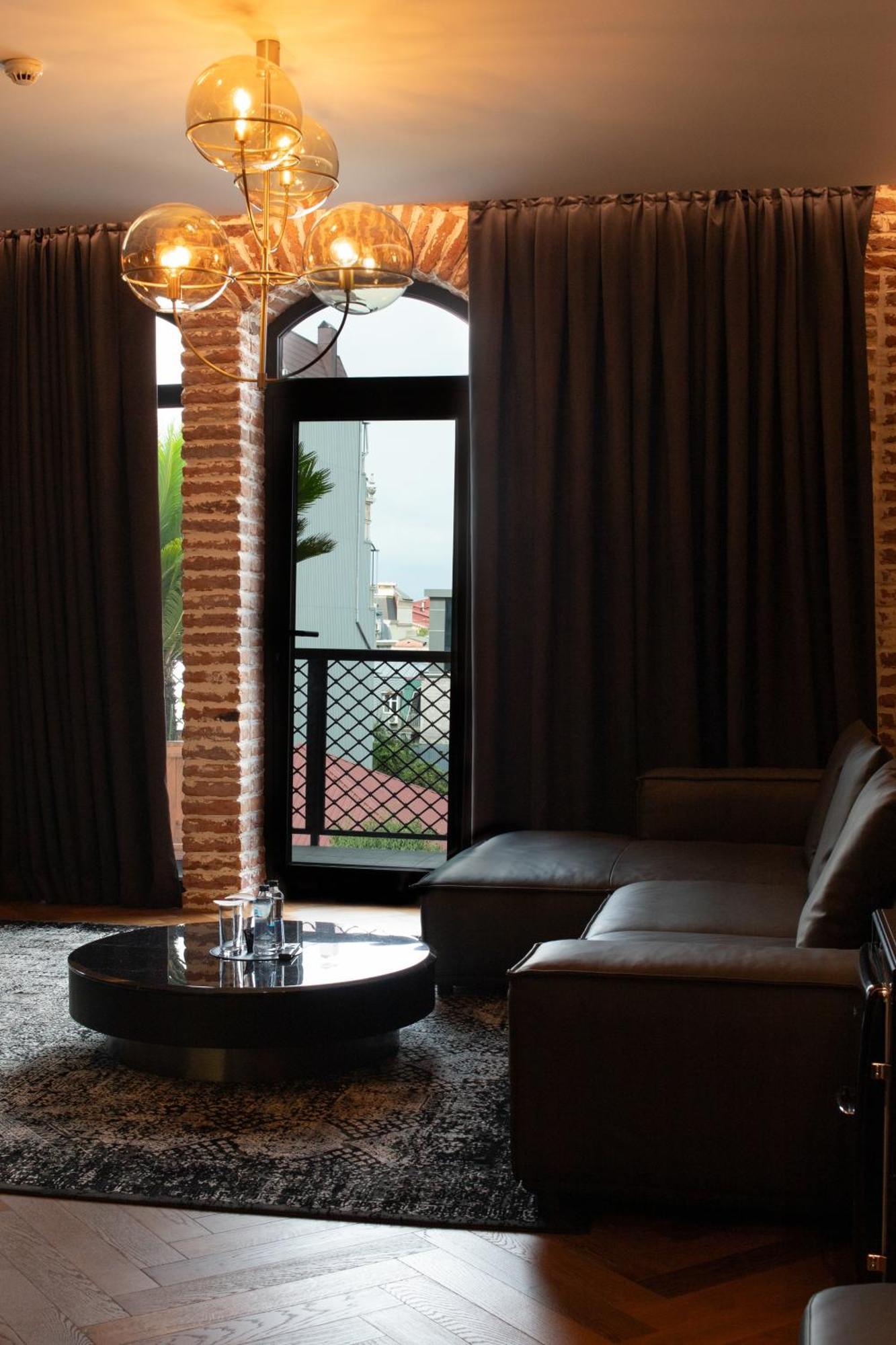 Mandarin Club House Hotel Batumi Exterior photo